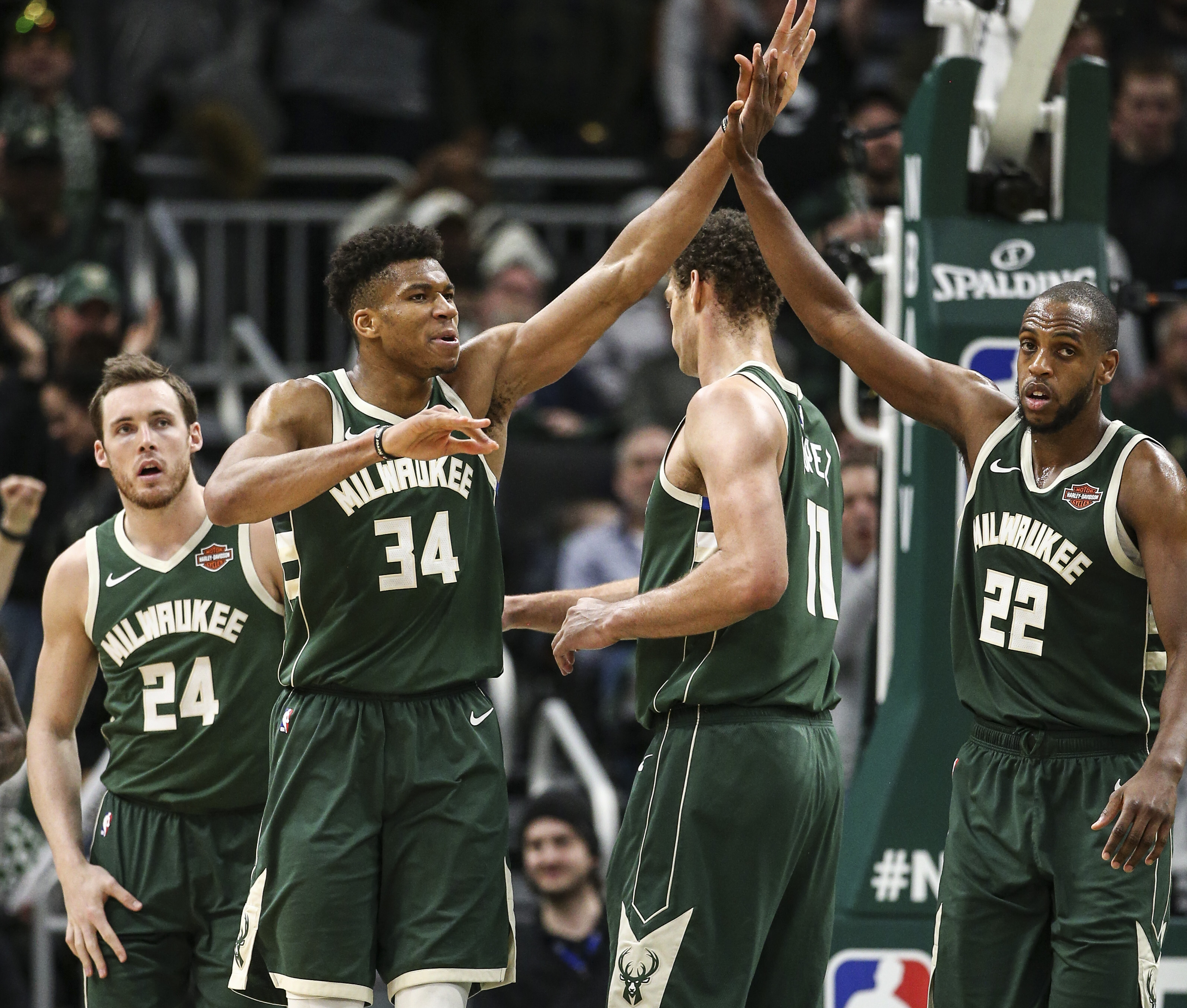 密尔沃基雄鹿迎欧篮联关键赛,转会期篮板制胜,信心回归,赛程密集仍需轮换的简单介绍 密尔沃基雄鹿迎欧篮联关键赛,转会期篮板制胜,信心回归,赛程密集仍需轮换的简单介绍